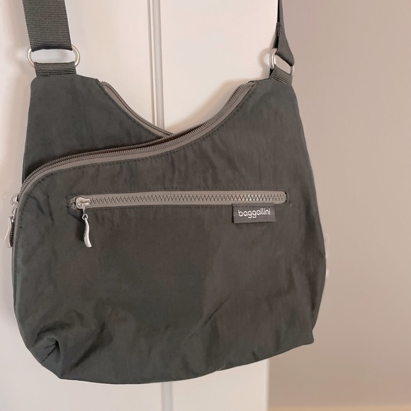 Baggallini Handbags - Baggalini Crossbody Bag